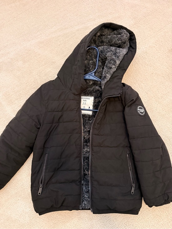 abercrombie kids Other - abercrombie kids Black Hooded Puffer Jacket with Faux Fur Lining